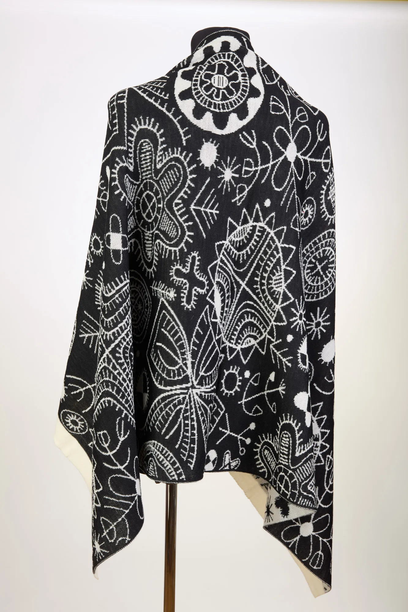 Pleed must-valge - Pilt 2