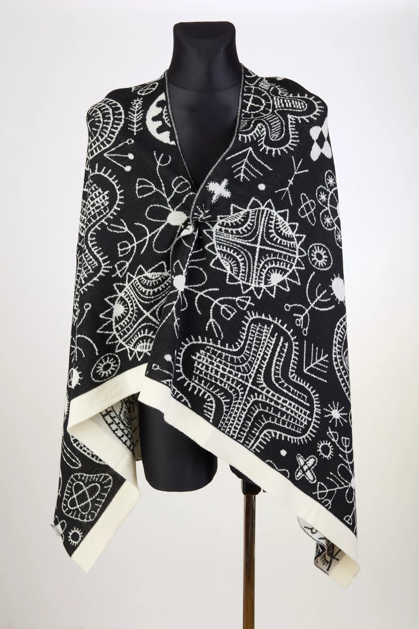 Pleed must-valge
